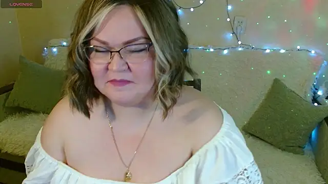 Snapshot of Vivien__wet chatting on February 5, 8:57 pm Vivien wet online show from February 5, 8:57 pm