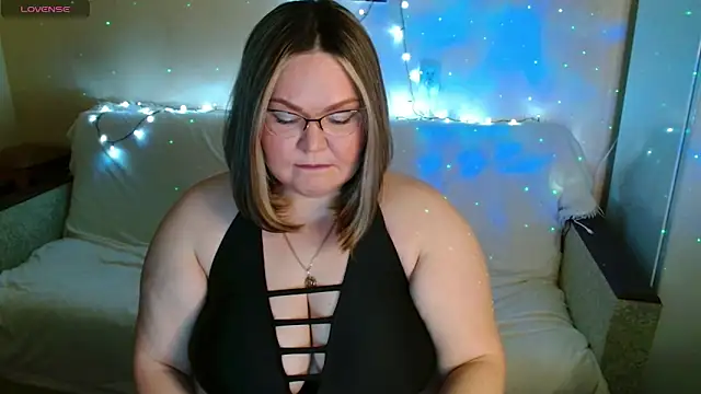 Snapshot of Vivien__wet chatting on March 2, 8:29 pm Vivien wet online show from March 2, 8:29 pm