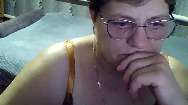 Snapshot of ElzaJewel chatting on November 17, 11:10 pm ElzaJewel online show from November 17, 11:10 pm