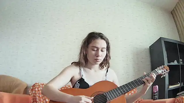 girliemilk online show from February 15, 6:44 am