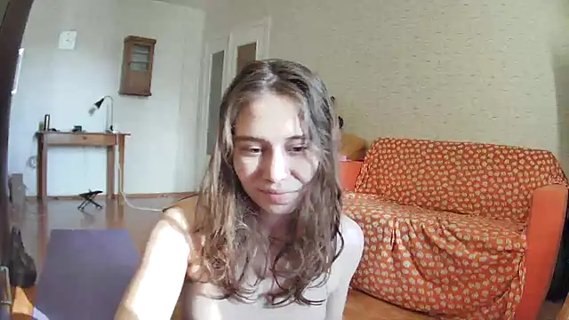 girliemilk online show from February 20, 9:44 am