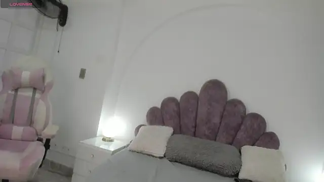 Your Lady Milf online show from February 4, 6:49 pm