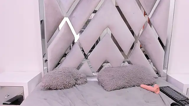 Your Lady Milf online show from March 8, 6:16 pm