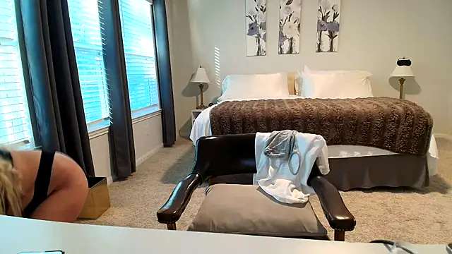 Snapshot of kaliii_jones chatting on November 2, 10:34 pm kaliii jones online show from November 2, 10:34 pm