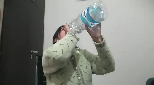 Queen Couple online show from February 6, 11:43 am