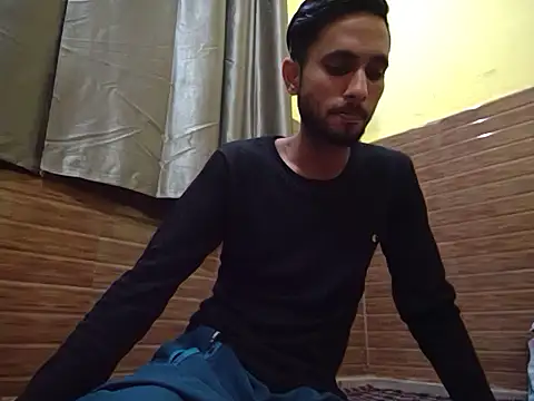 Queen Couple online show from March 2, 4:10 pm