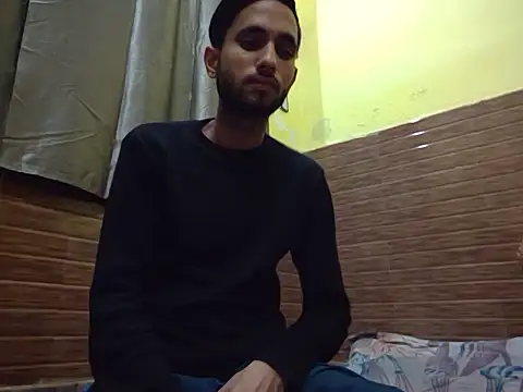 Queen Couple online show from March 8, 4:50 pm