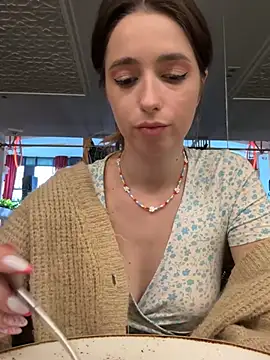 Maria Moonlight online show from March 9, 2:43 pm