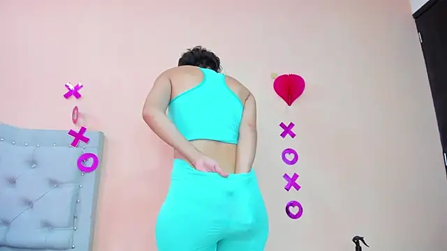 Snapshot of littletammy4u_ chatting on February 27, 6:20 pm littletammy4u online show from February 27, 6:20 pm