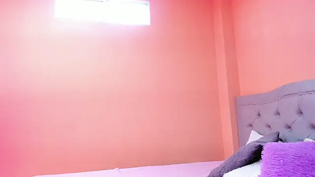 Snapshot of littletammy4u_ chatting on March 2, 12:43 pm littletammy4u online show from March 2, 12:43 pm