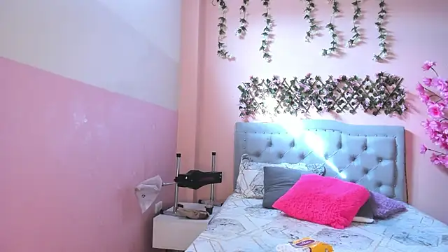 Snapshot of littletammy4u_ chatting on September 19, 12:50 pm littletammy4u online show from September 19, 12:50 pm