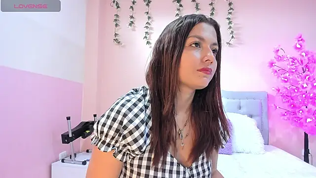 Snapshot of littletammy4u_ chatting on October 9, 12:36 pm littletammy4u online show from October 9, 12:36 pm