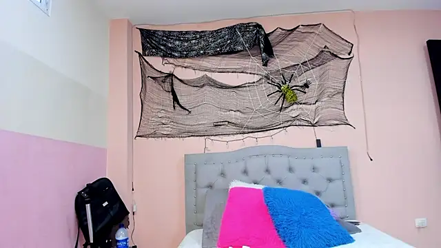 Snapshot of littletammy4u_ chatting on October 28, 12:30 pm littletammy4u online show from October 28, 12:30 pm