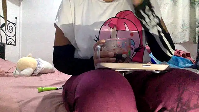 sharonlopez9611 online show from December 1, 4:39 am