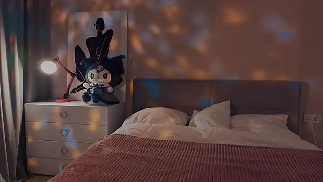 Mia Luw online show from September 8, 6:18 pm