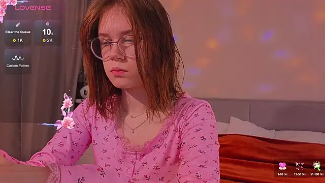 Mia Luw online show from October 16, 3:40 am