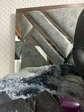 Snapshot of Maggie_Geller chatting on February 15, 12:04 am Maggie Geller online show from February 15, 12:04 am