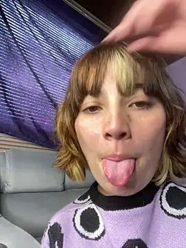 Snapshot of Maggie_Geller chatting on February 17, 4:37 pm Maggie Geller online show from February 17, 4:37 pm