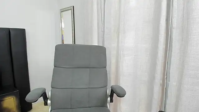 Snapshot of ISAAC_CRYSTON chatting on February 5, 1:33 pm ISAAC CRYSTON online show from February 5, 1:33 pm