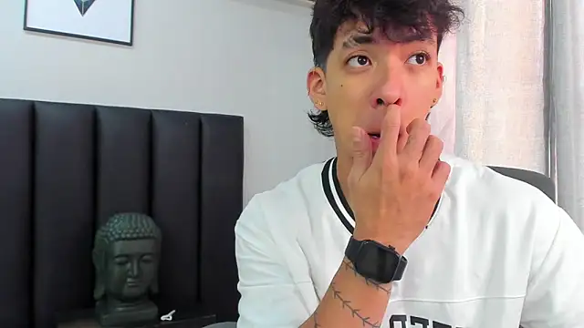 Snapshot of ISAAC_CRYSTON chatting on February 8, 1:11 pm ISAAC CRYSTON online show from February 8, 1:11 pm