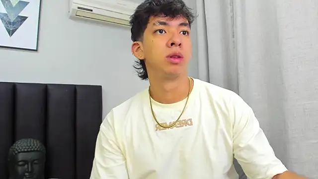 Snapshot of ISAAC_CRYSTON chatting on February 10, 1:01 pm ISAAC CRYSTON online show from February 10, 1:01 pm