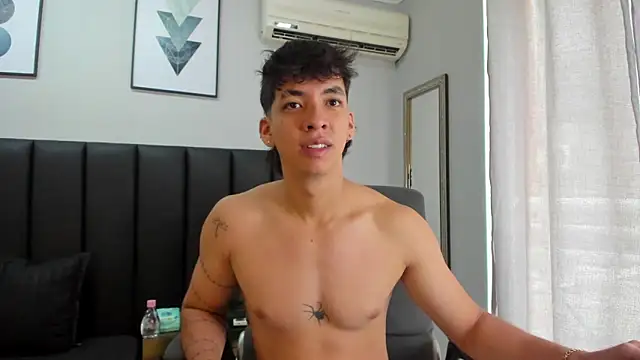 Snapshot of ISAAC_CRYSTON chatting on February 17, 8:04 pm ISAAC CRYSTON online show from February 17, 8:04 pm