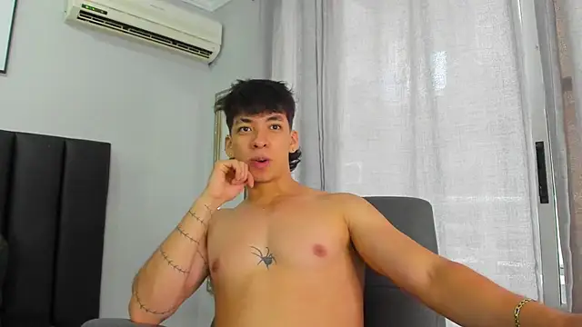 Snapshot of ISAAC_CRYSTON chatting on February 19, 7:48 pm ISAAC CRYSTON online show from February 19, 7:48 pm