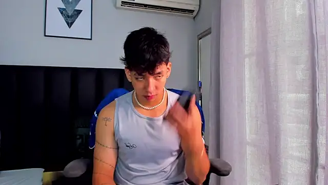 Snapshot of ISAAC_CRYSTON chatting on March 1, 7:37 pm ISAAC CRYSTON online show from March 1, 7:37 pm