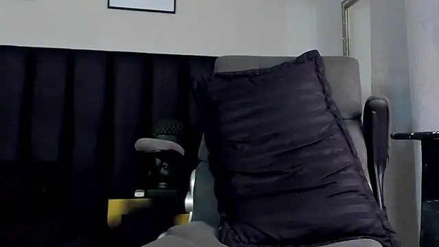 Snapshot of ISAAC_CRYSTON chatting on March 2, 10:38 pm ISAAC CRYSTON online show from March 2, 10:38 pm