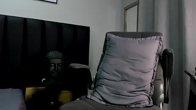 Snapshot of ISAAC_CRYSTON chatting on March 3, 11:14 pm ISAAC CRYSTON online show from March 3, 11:14 pm