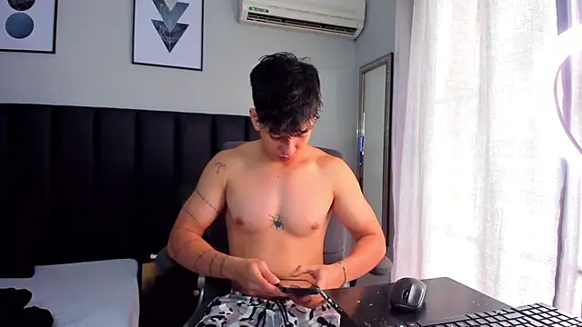 Snapshot of ISAAC_CRYSTON chatting on March 5, 7:06 pm ISAAC CRYSTON online show from March 5, 7:06 pm