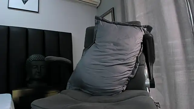 Snapshot of ISAAC_CRYSTON chatting on March 7, 10:21 pm ISAAC CRYSTON online show from March 7, 10:21 pm