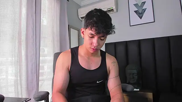 Snapshot of ISAAC_CRYSTON chatting on March 11, 7:47 pm ISAAC CRYSTON online show from March 11, 7:47 pm