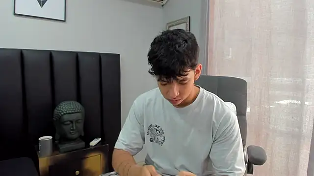 Snapshot of ISAAC_CRYSTON chatting on March 19, 7:17 pm ISAAC CRYSTON online show from March 19, 7:17 pm