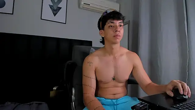 Snapshot of ISAAC_CRYSTON chatting on March 22, 2:16 am ISAAC CRYSTON online show from March 22, 2:16 am