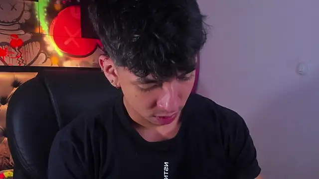 Snapshot of ISAAC_CRYSTON chatting on September 17, 8:10 pm ISAAC CRYSTON online show from September 17, 8:10 pm