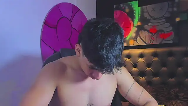 Snapshot of ISAAC_CRYSTON chatting on October 9, 7:34 pm ISAAC CRYSTON online show from October 9, 7:34 pm