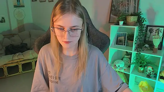 KiraMontoya online show from March 2, 9:11 pm