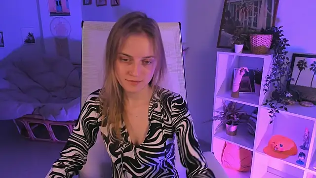 KiraMontoya online show from March 22, 5:09 pm