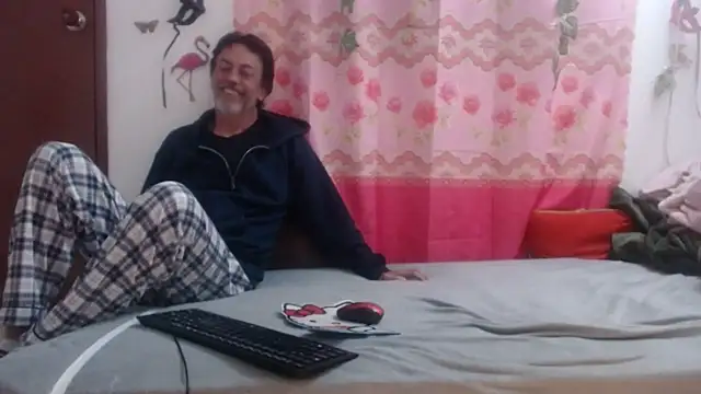 jeans and emma online show from March 16, 8:32 am