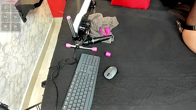 IVISBOUNCYASS online show from November 29, 12:19 pm