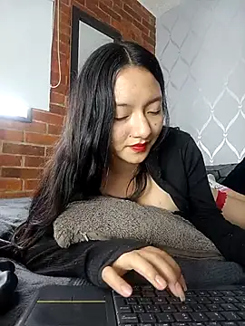 Snapshot of CuteHarper chatting on February 14, 9:32 pm CuteHarper online show from February 14, 9:32 pm