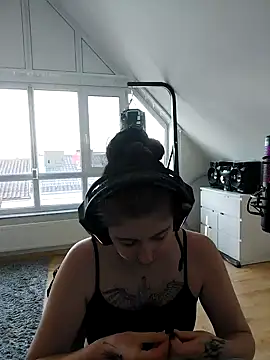 Snapshot of Gamergirl-Linela chatting on March 5, 3:29 pm Gamergirl-Linela online show from March 5, 3:29 pm