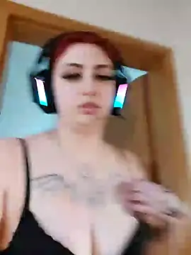 Snapshot of Gamergirl-Linela chatting on March 8, 5:49 am Gamergirl-Linela online show from March 8, 5:49 am