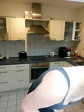 Snapshot of Gamergirl-Linela chatting on March 10, 1:54 pm Gamergirl-Linela online show from March 10, 1:54 pm