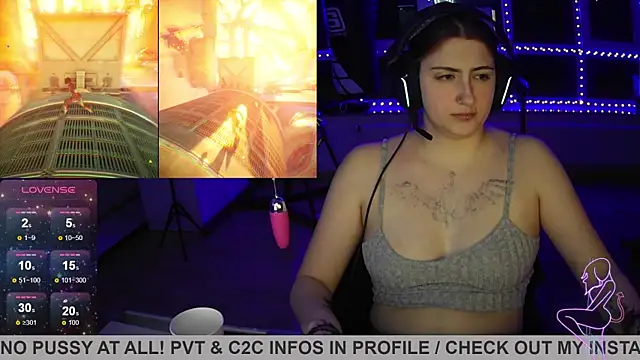 Snapshot of Gamergirl-Linela chatting on March 10, 10:55 pm Gamergirl-Linela online show from March 10, 10:55 pm