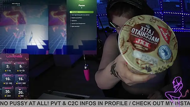 Snapshot of Gamergirl-Linela chatting on March 13, 5:33 am Gamergirl-Linela online show from March 13, 5:33 am