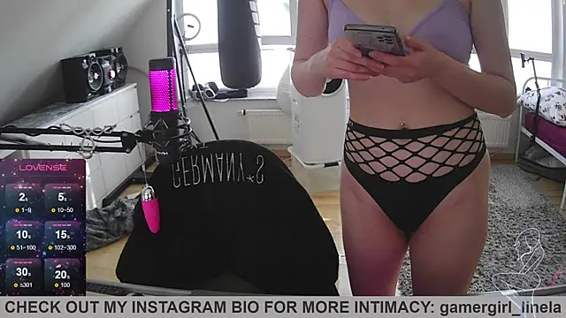 Snapshot of Gamergirl-Linela chatting on September 12, 3:34 pm Gamergirl-Linela online show from September 12, 3:34 pm