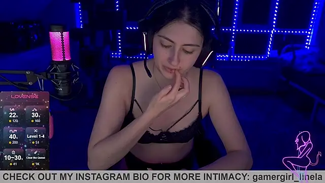 Snapshot of Gamergirl-Linela chatting on September 21, 11:28 pm Gamergirl-Linela online show from September 21, 11:28 pm