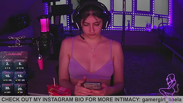 Snapshot of Gamergirl-Linela chatting on October 5, 4:49 pm Gamergirl-Linela online show from October 5, 4:49 pm